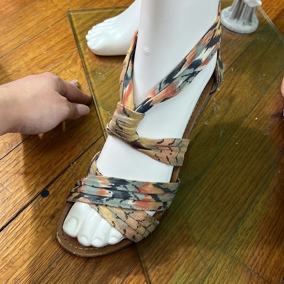 Guess Sandals - Picture 2 of 4